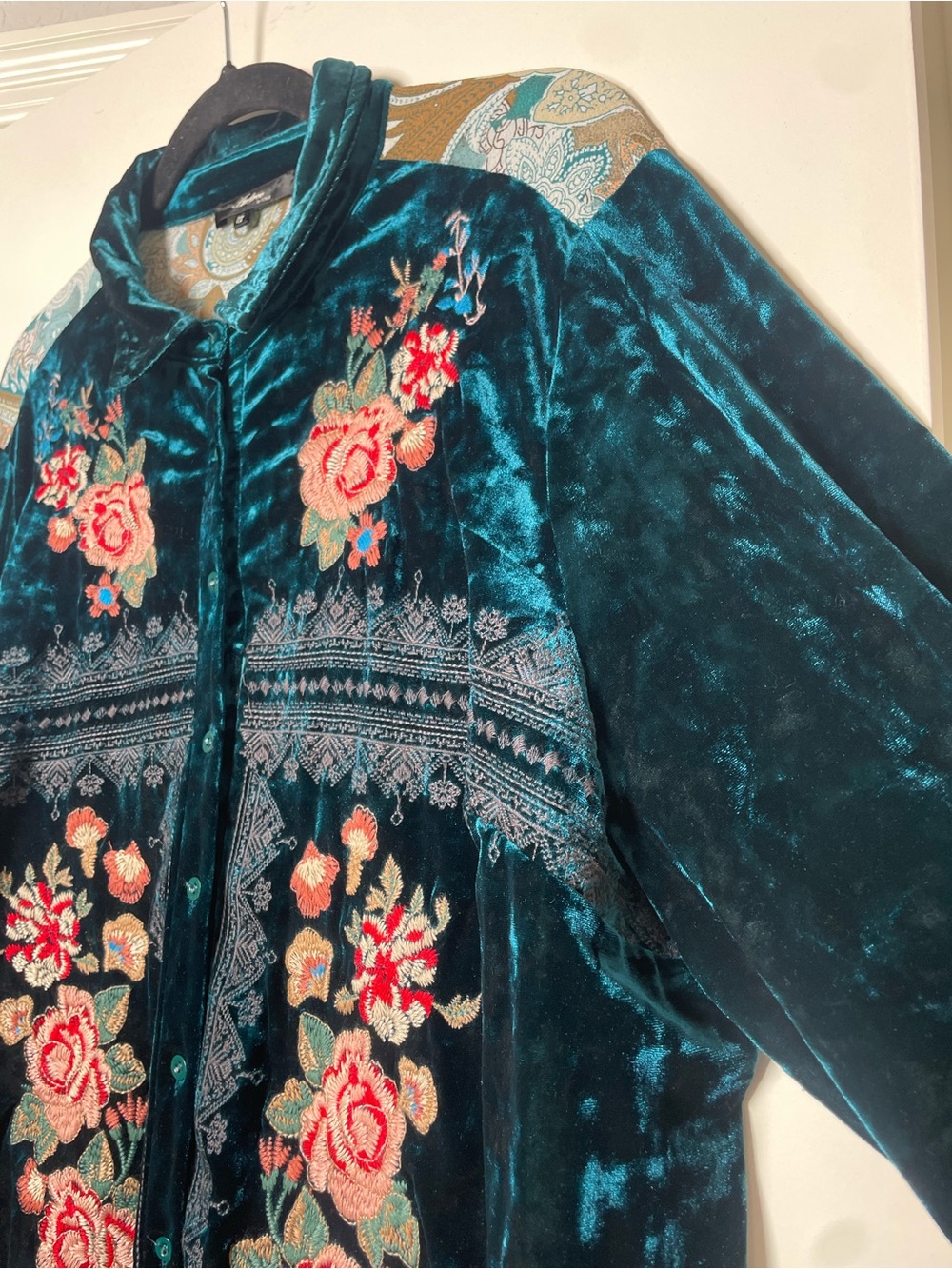 Andree by Unit Teal Velvet Mixed Media Floral Embroidered Tunic Blouse - Picture 3 of 8